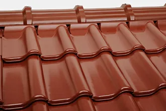 Das vollkeramische Firstsystem mit Rubin15V Dachziegeln.