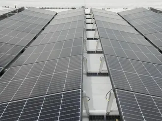 PV easywave von BMI auf einem Industriedach