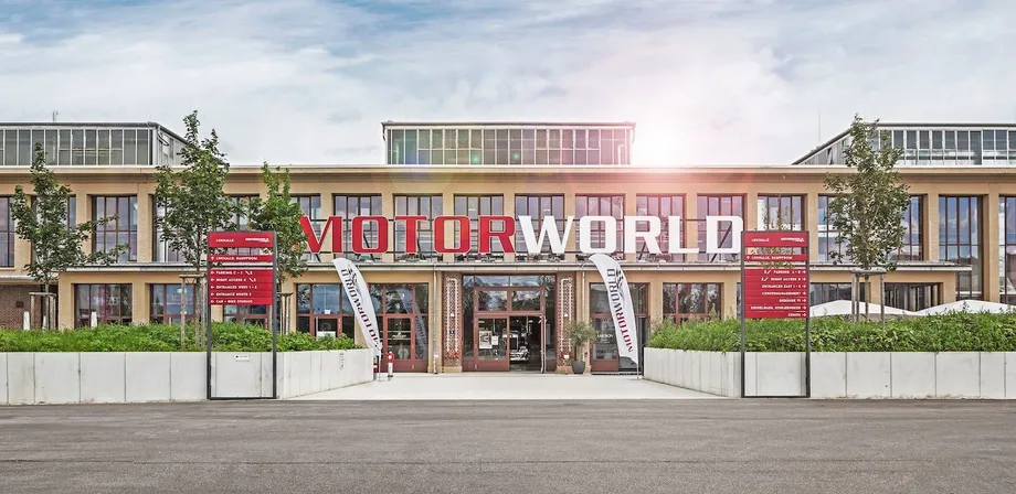 Aussenansicht des Gebäudes der MOTORWORLD München