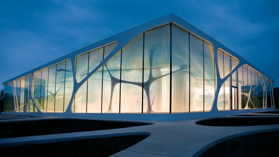 Gewerbliches Flachdach: Der Leonardo-Glasscube.