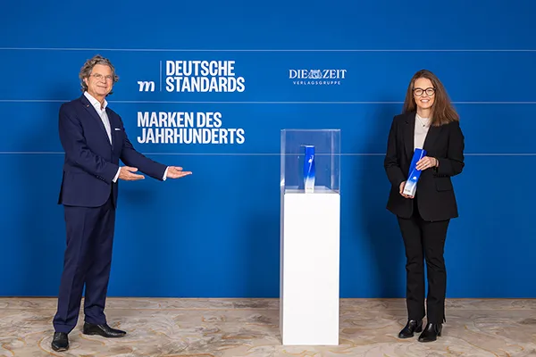 Preisübergabe Braas Marke des Jahrhhunderts