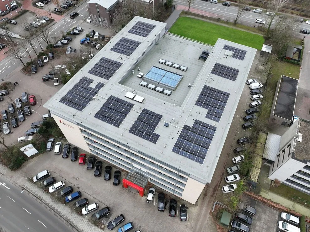 Referenzbericht BMI Deutschland Schule Vechta: Foto Dach mit PV