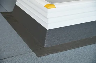 Eine Lichtkuppel, abgedichtet mit Profi-Dicht von Icopal.