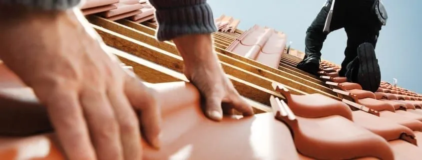 Was kostet ein Dachdecker? Arbeitskosten und Materialkosten