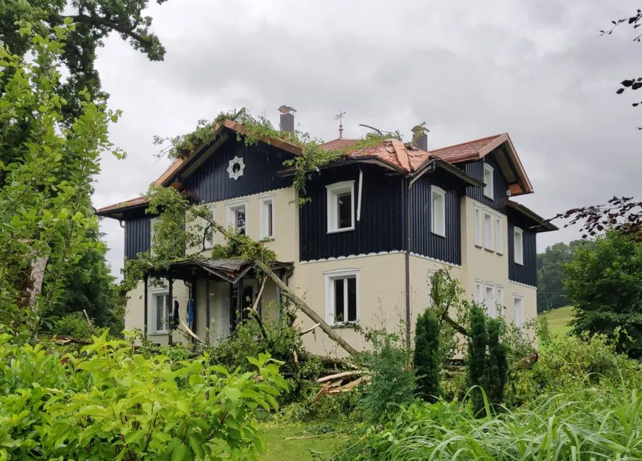 Sturmschäden am Dach.